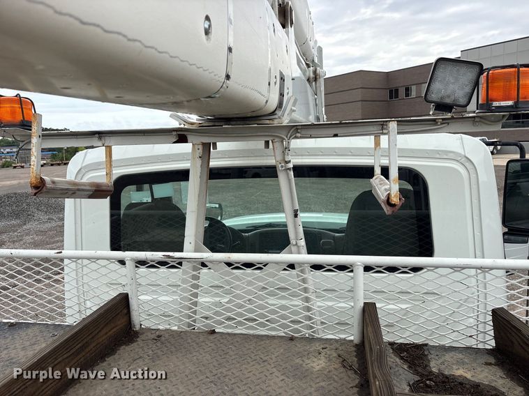 image for item DY0952 2018 International 7500 Bucket truck