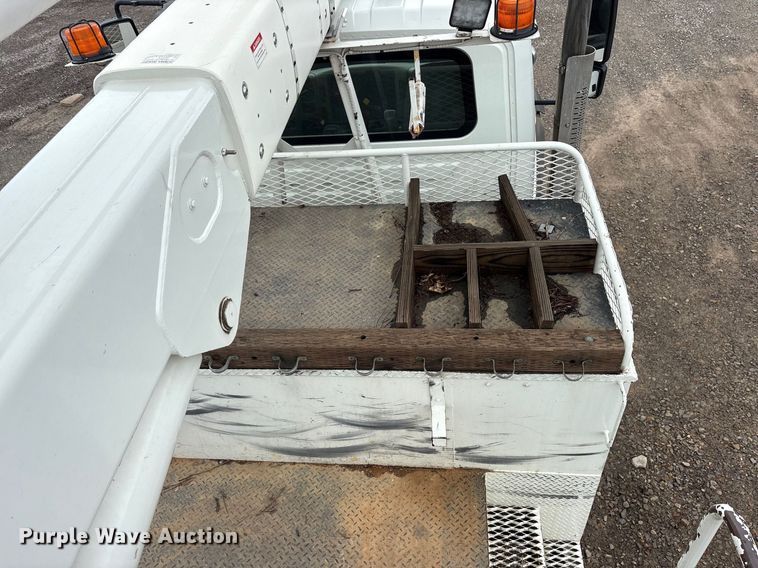 image for item DY0952 2018 International 7500 Bucket truck