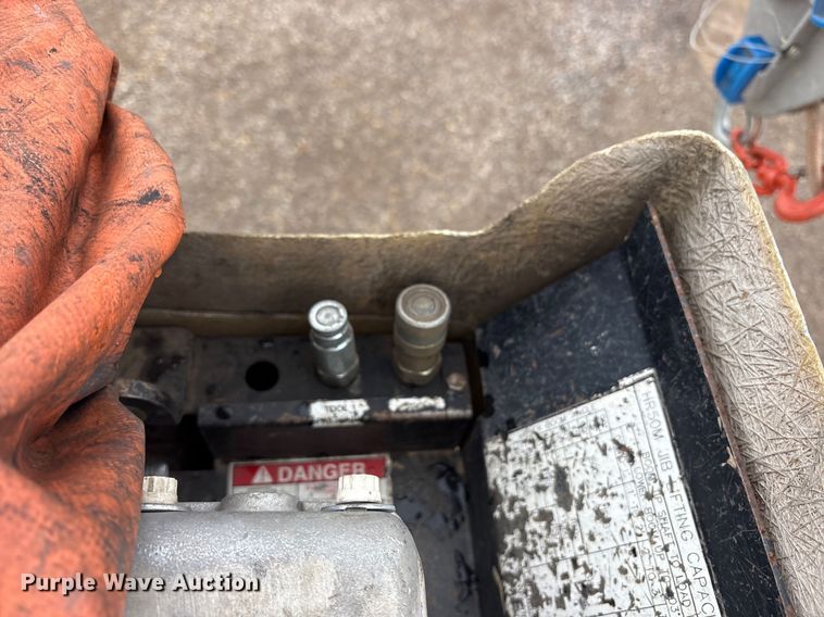 image for item DY0952 2018 International 7500 Bucket truck