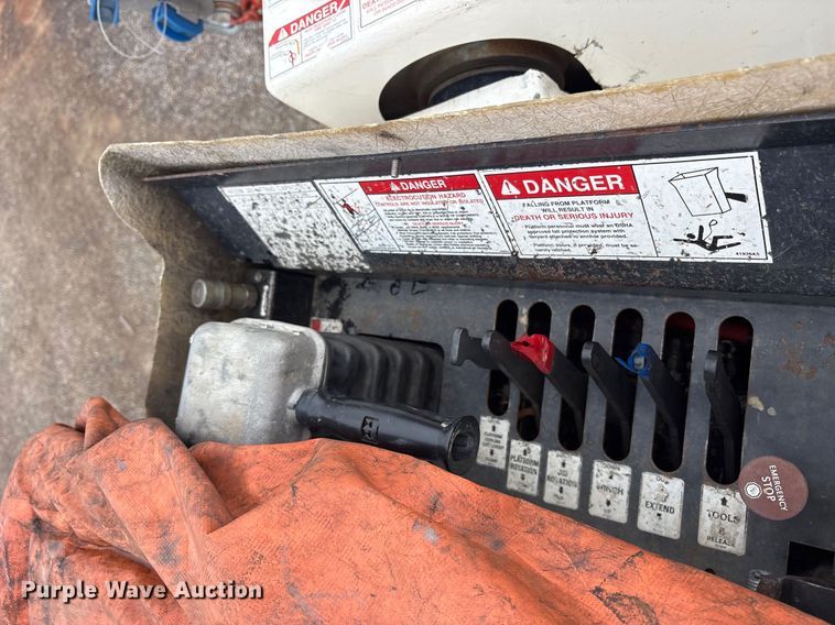 image for item DY0952 2018 International 7500 Bucket truck