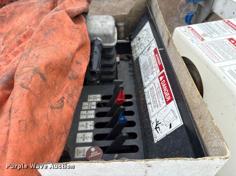 image for item DY0952 2018 International 7500 Bucket truck