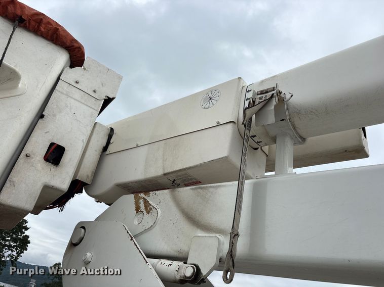 image for item DY0952 2018 International 7500 Bucket truck