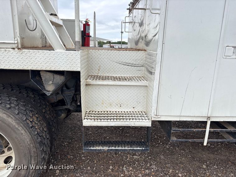 image for item DY0952 2018 International 7500 Bucket truck