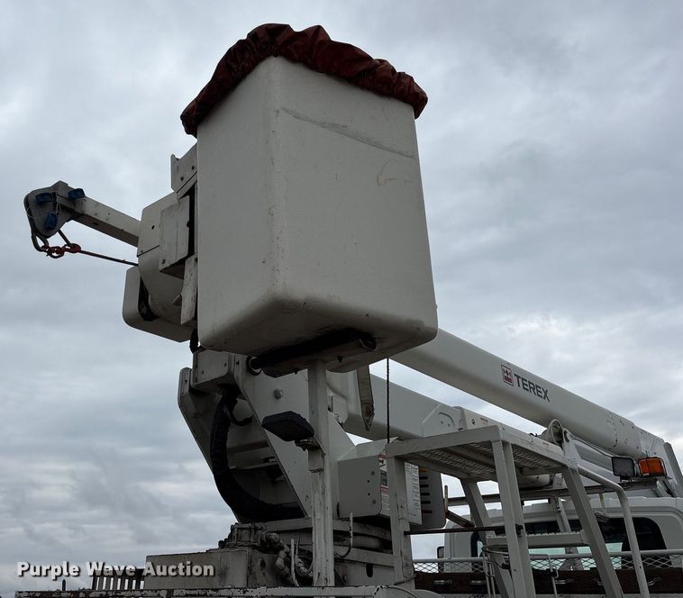 image for item DY0952 2018 International 7500 Bucket truck