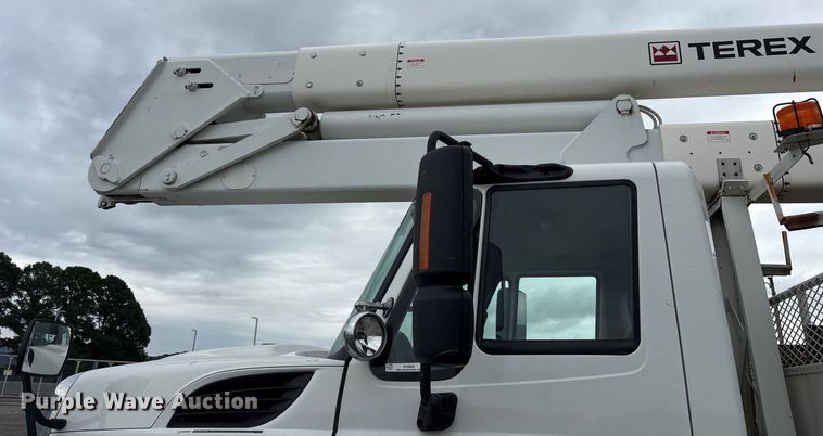 image for item DY0952 2018 International 7500 Bucket truck
