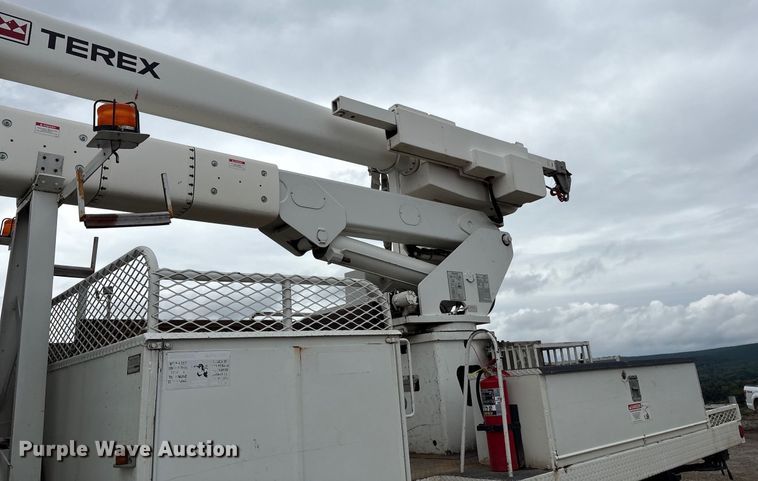 image for item DY0952 2018 International 7500 Bucket truck