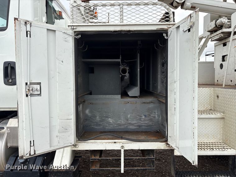 image for item DY0952 2018 International 7500 Bucket truck