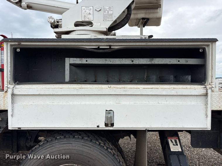 image for item DY0952 2018 International 7500 Bucket truck