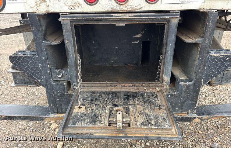 image for item DY0952 2018 International 7500 Bucket truck