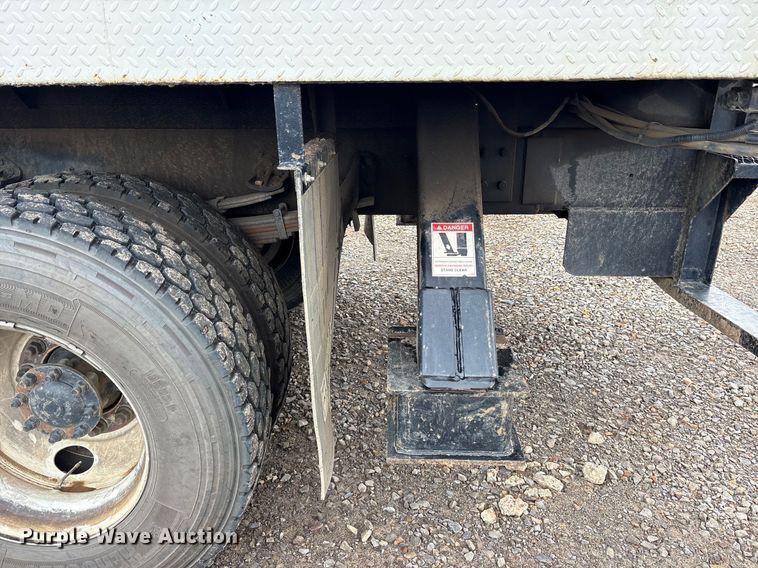 image for item DY0952 2018 International 7500 Bucket truck