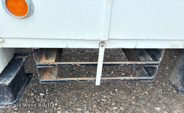 image for item DY0952 2018 International 7500 Bucket truck