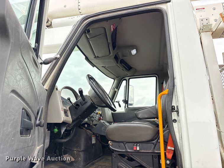 image for item DY0952 2018 International 7500 Bucket truck