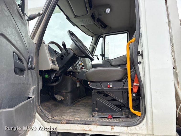 image for item DY0952 2018 International 7500 Bucket truck