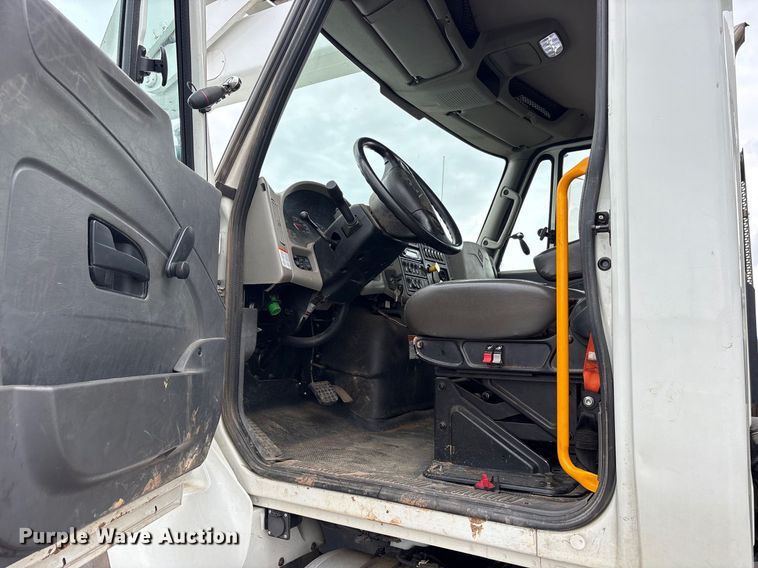 image for item DY0952 2018 International 7500 Bucket truck