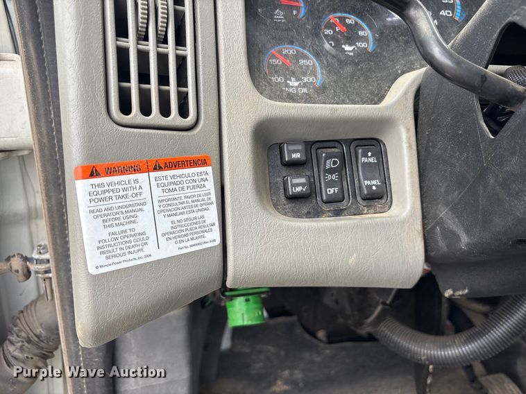 image for item DY0952 2018 International 7500 Bucket truck