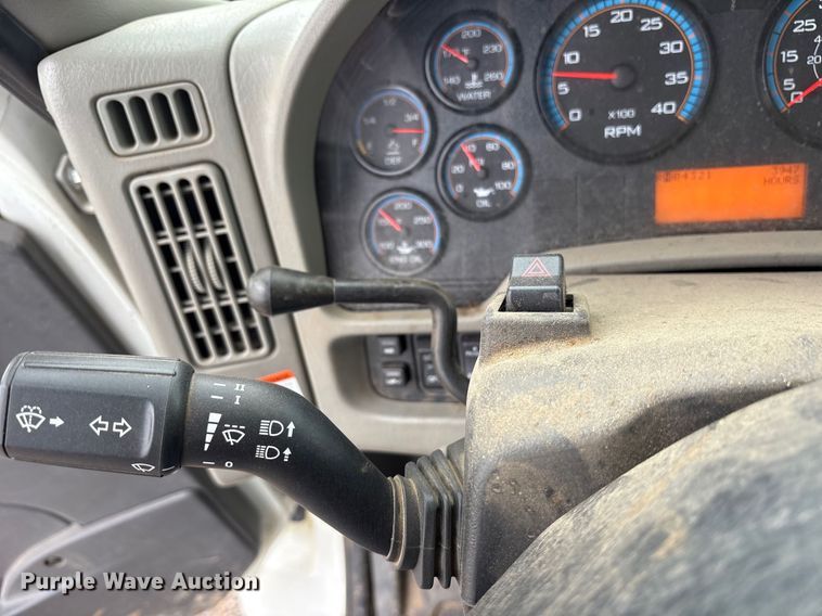 image for item DY0952 2018 International 7500 Bucket truck