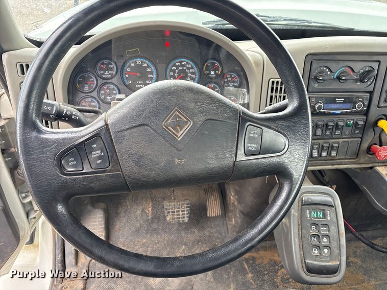 image for item DY0952 2018 International 7500 Bucket truck