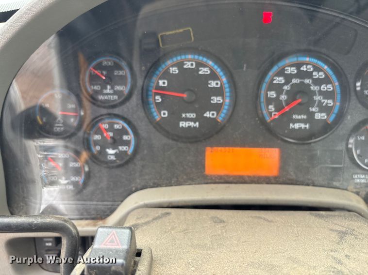 image for item DY0952 2018 International 7500 Bucket truck