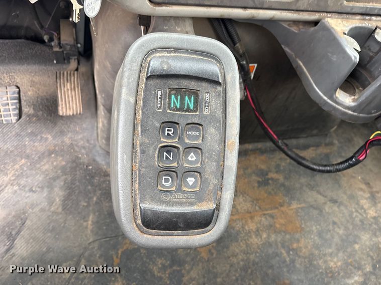 image for item DY0952 2018 International 7500 Bucket truck