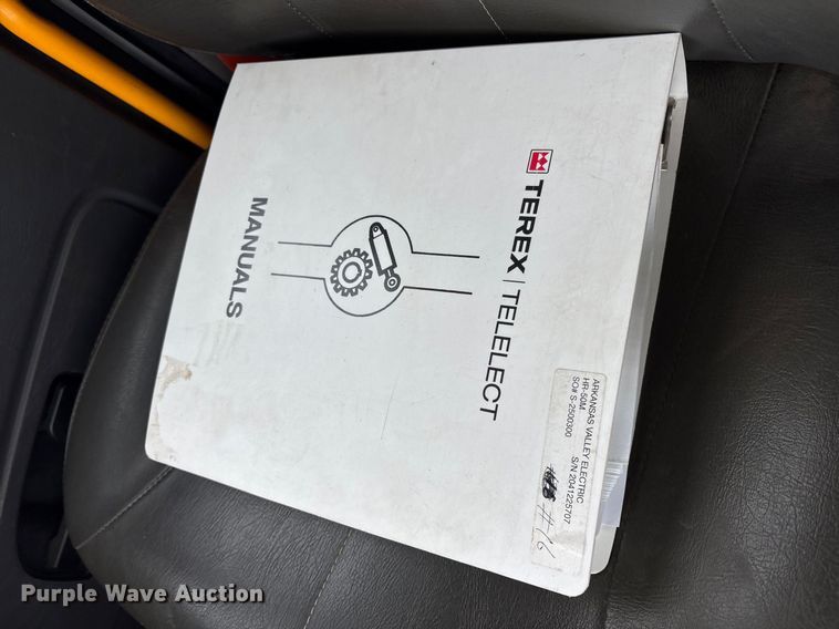 image for item DY0952 2018 International 7500 Bucket truck