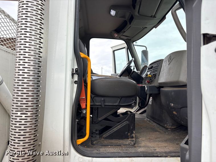 image for item DY0952 2018 International 7500 Bucket truck