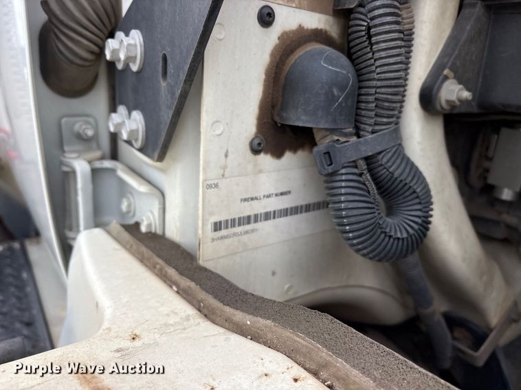 image for item DY0952 2018 International 7500 Bucket truck