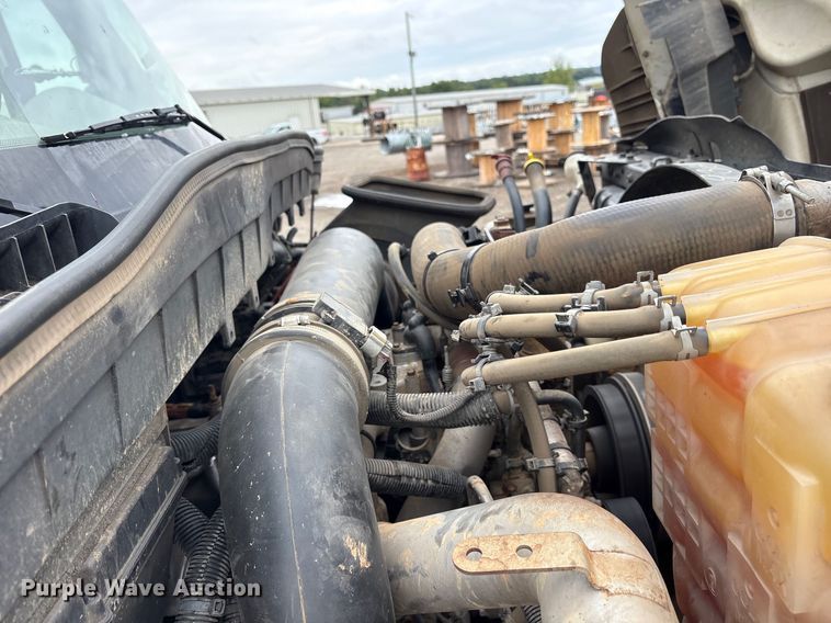 image for item DY0952 2018 International 7500 Bucket truck