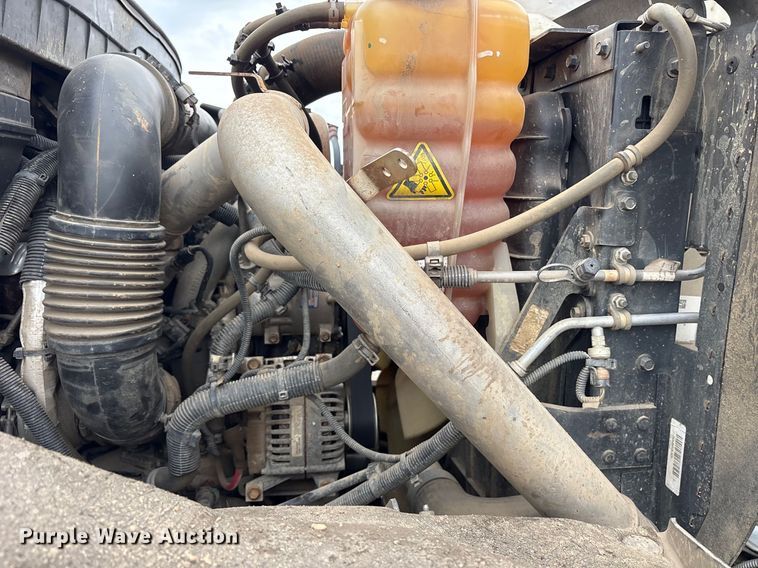 image for item DY0952 2018 International 7500 Bucket truck