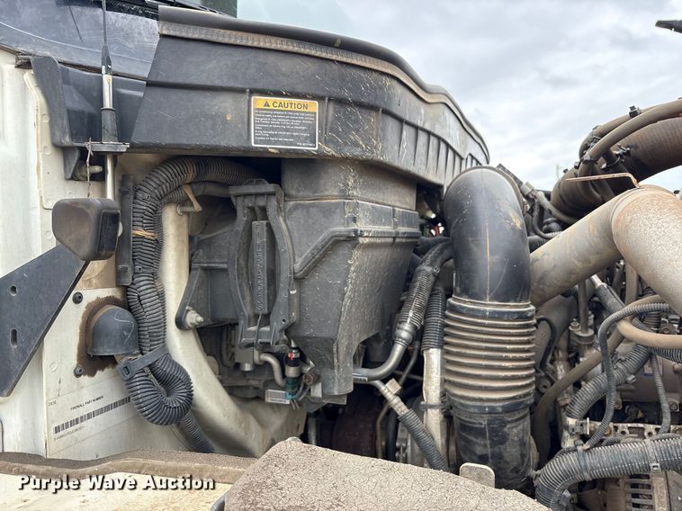 image for item DY0952 2018 International 7500 Bucket truck