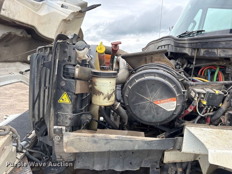 image for item DY0952 2018 International 7500 Bucket truck