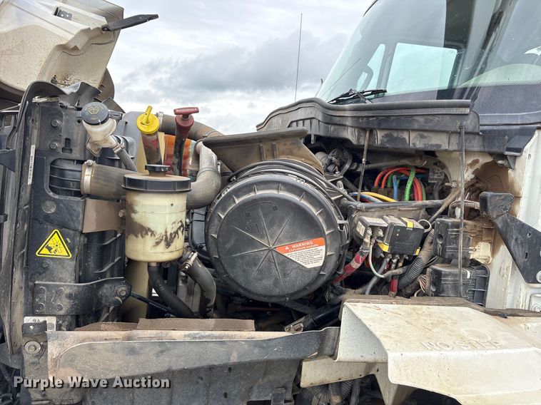 image for item DY0952 2018 International 7500 Bucket truck