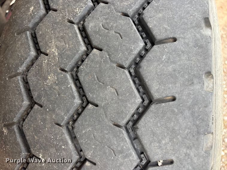 image for item DY0952 2018 International 7500 Bucket truck