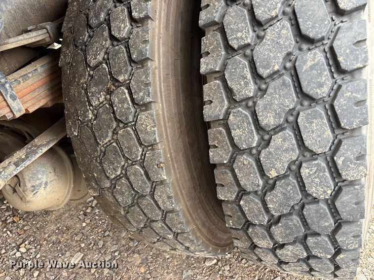 image for item DY0952 2018 International 7500 Bucket truck