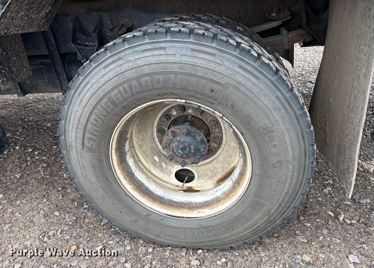 image for item DY0952 2018 International 7500 Bucket truck