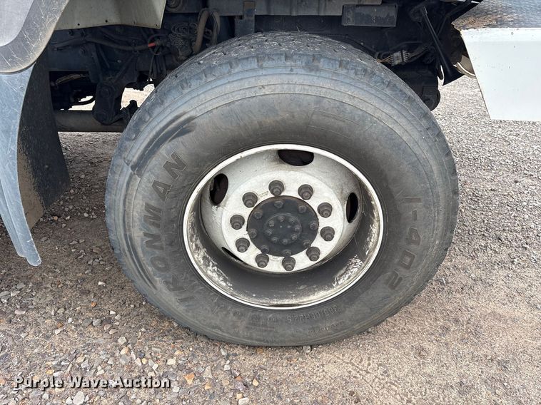 image for item DY0952 2018 International 7500 Bucket truck