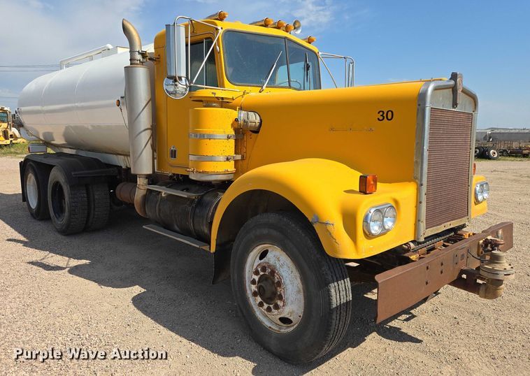 image for item DY1116 1978 Kenworth W900 water truck