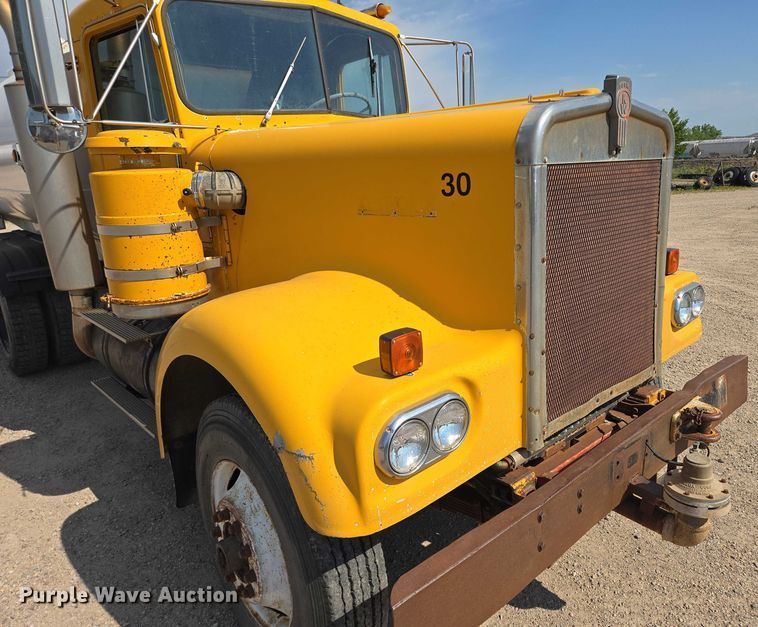 image for item DY1116 1978 Kenworth W900 water truck