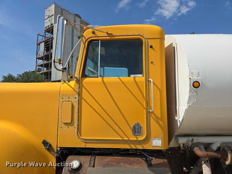 image for item DY1116 1978 Kenworth W900 water truck