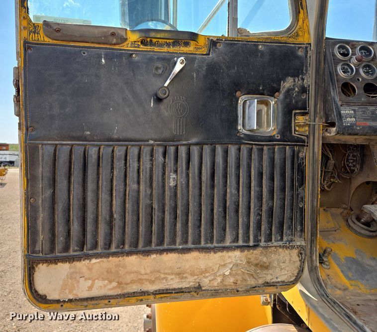 image for item DY1116 1978 Kenworth W900 water truck