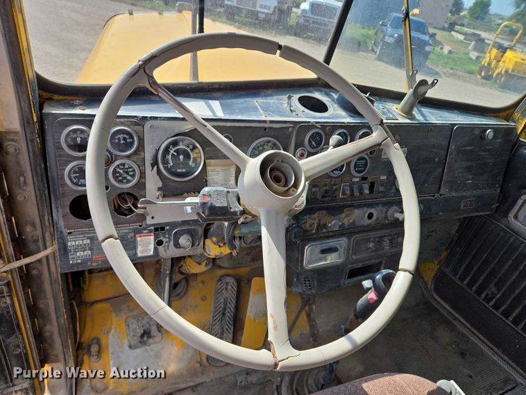 image for item DY1116 1978 Kenworth W900 water truck