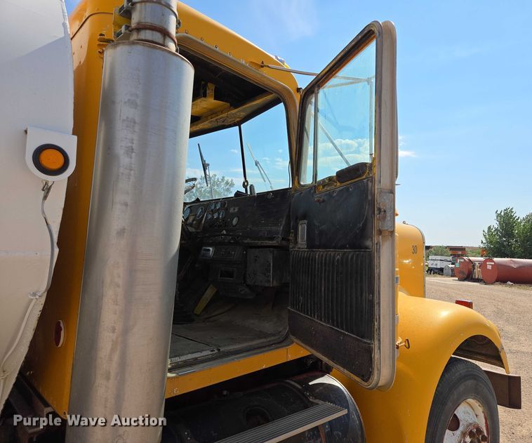 image for item DY1116 1978 Kenworth W900 water truck