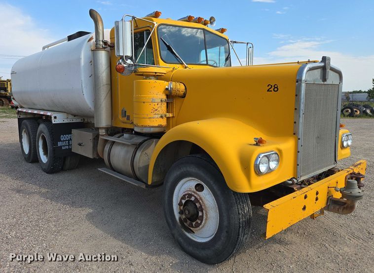 image for item DY1117 1978 Kenworth W900 water truck
