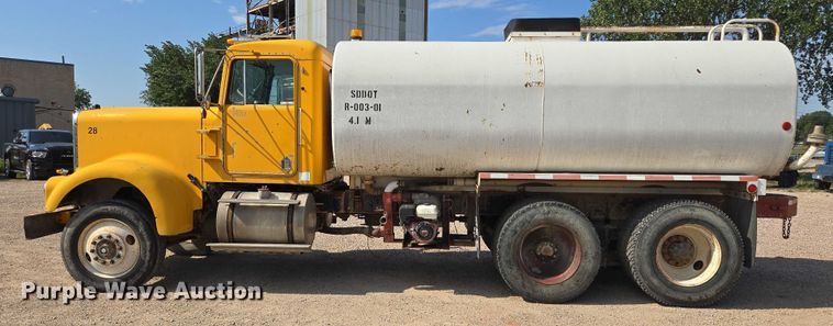 image for item DY1117 1978 Kenworth W900 water truck