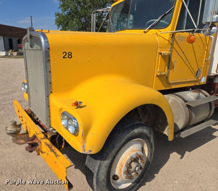 image for item DY1117 1978 Kenworth W900 water truck