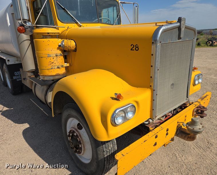 image for item DY1117 1978 Kenworth W900 water truck