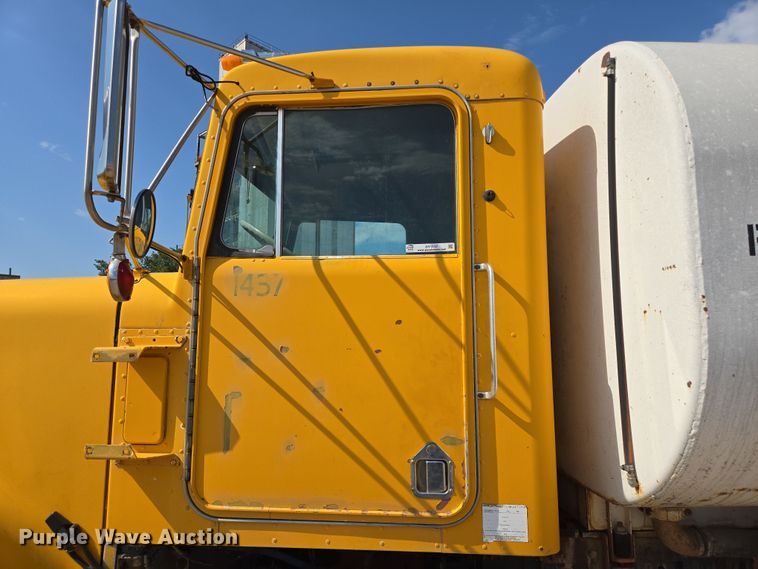 image for item DY1117 1978 Kenworth W900 water truck