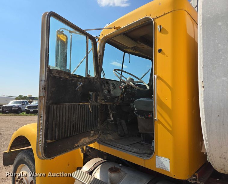 image for item DY1117 1978 Kenworth W900 water truck