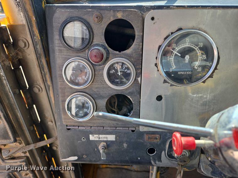 image for item DY1117 1978 Kenworth W900 water truck