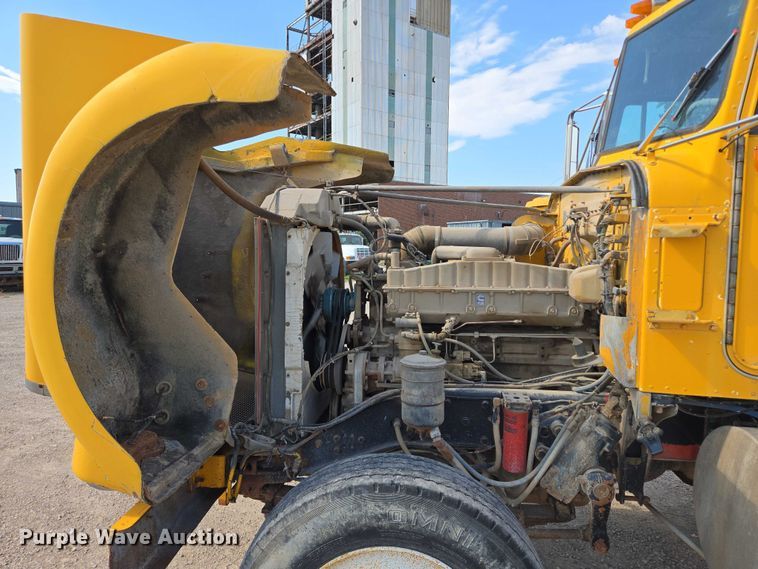 image for item DY1117 1978 Kenworth W900 water truck