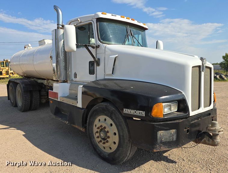 image for item DY1118 1994 Kenworth T600B water truck